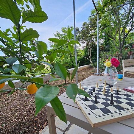 Lemon Garden Apartment-Hot Tub Jacuzzi Гирокастра Экстерьер фото