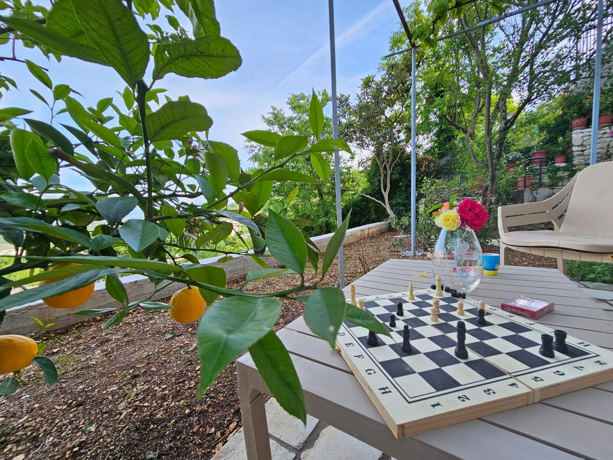 Lemon Garden Apartment-Hot Tub Jacuzzi Гирокастра Экстерьер фото