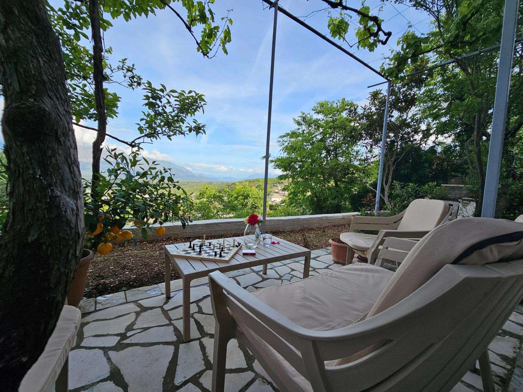 Lemon Garden Apartment-Hot Tub Jacuzzi Гирокастра Экстерьер фото
