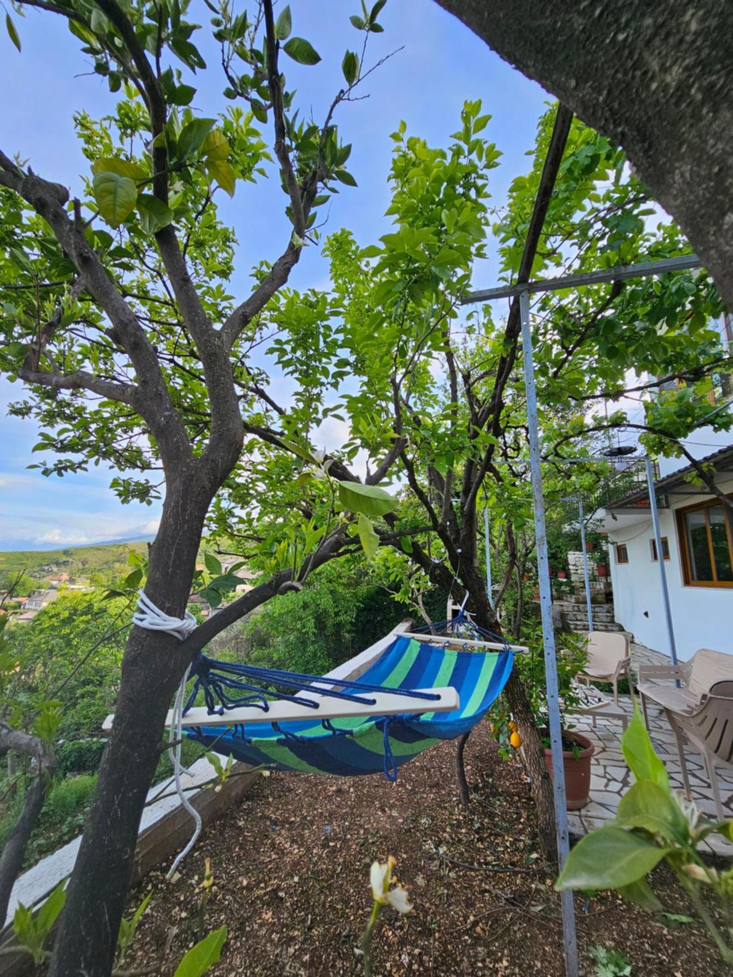 Lemon Garden Apartment-Hot Tub Jacuzzi Гирокастра Экстерьер фото