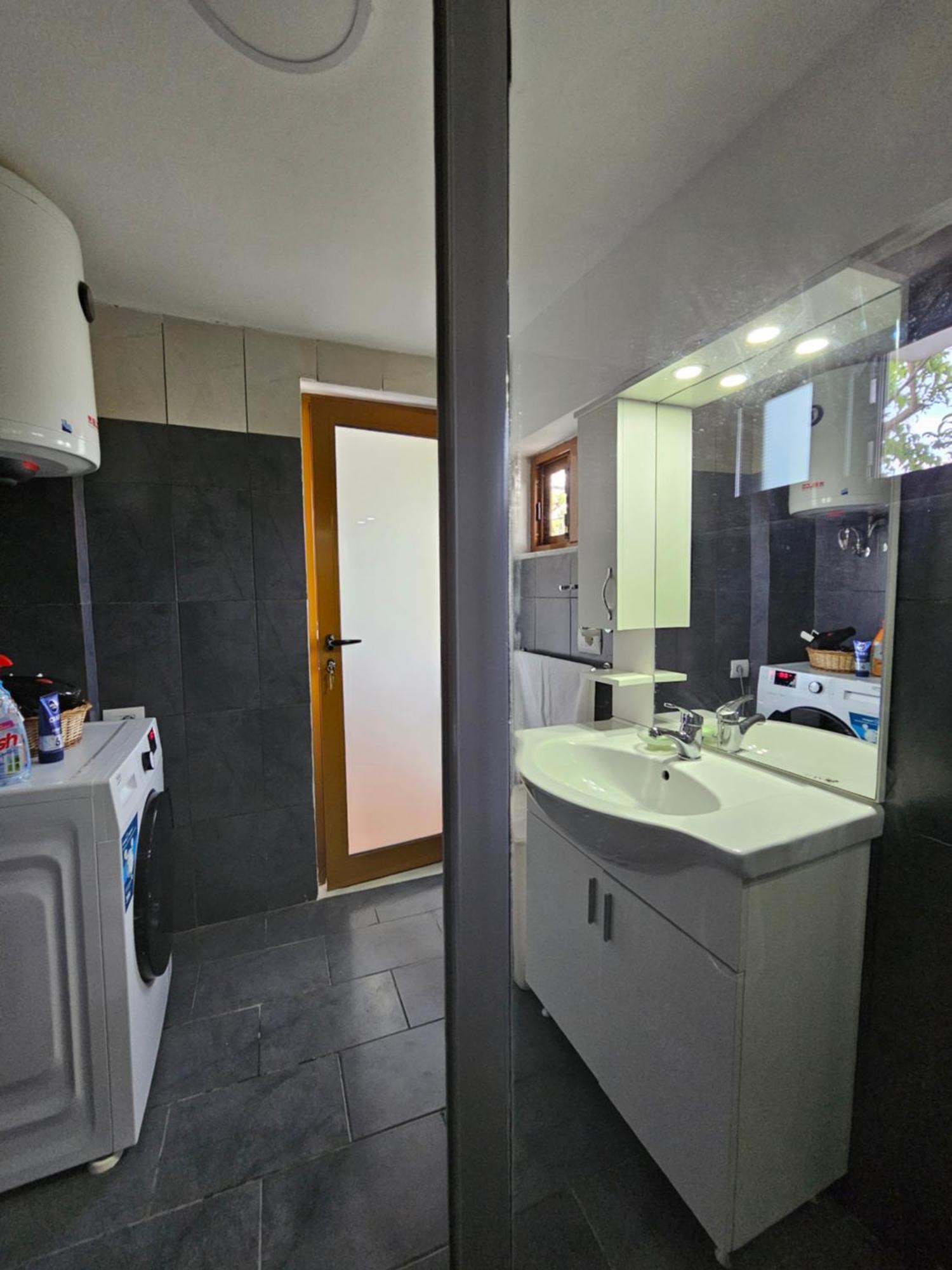 Lemon Garden Apartment-Hot Tub Jacuzzi Гирокастра Экстерьер фото