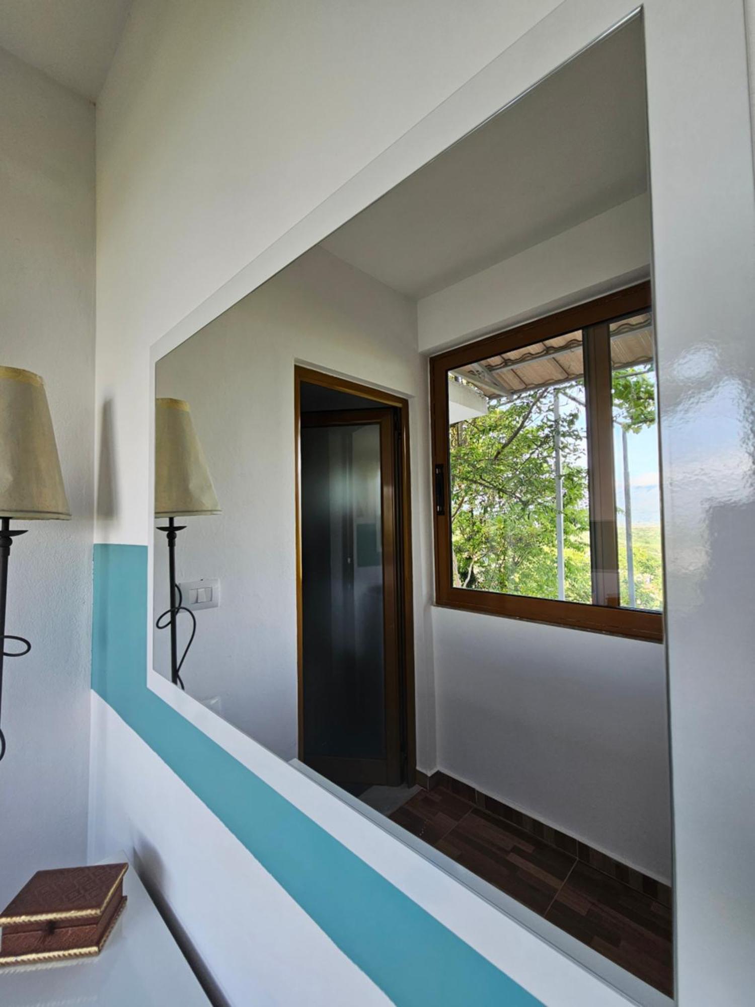 Lemon Garden Apartment-Hot Tub Jacuzzi Гирокастра Экстерьер фото