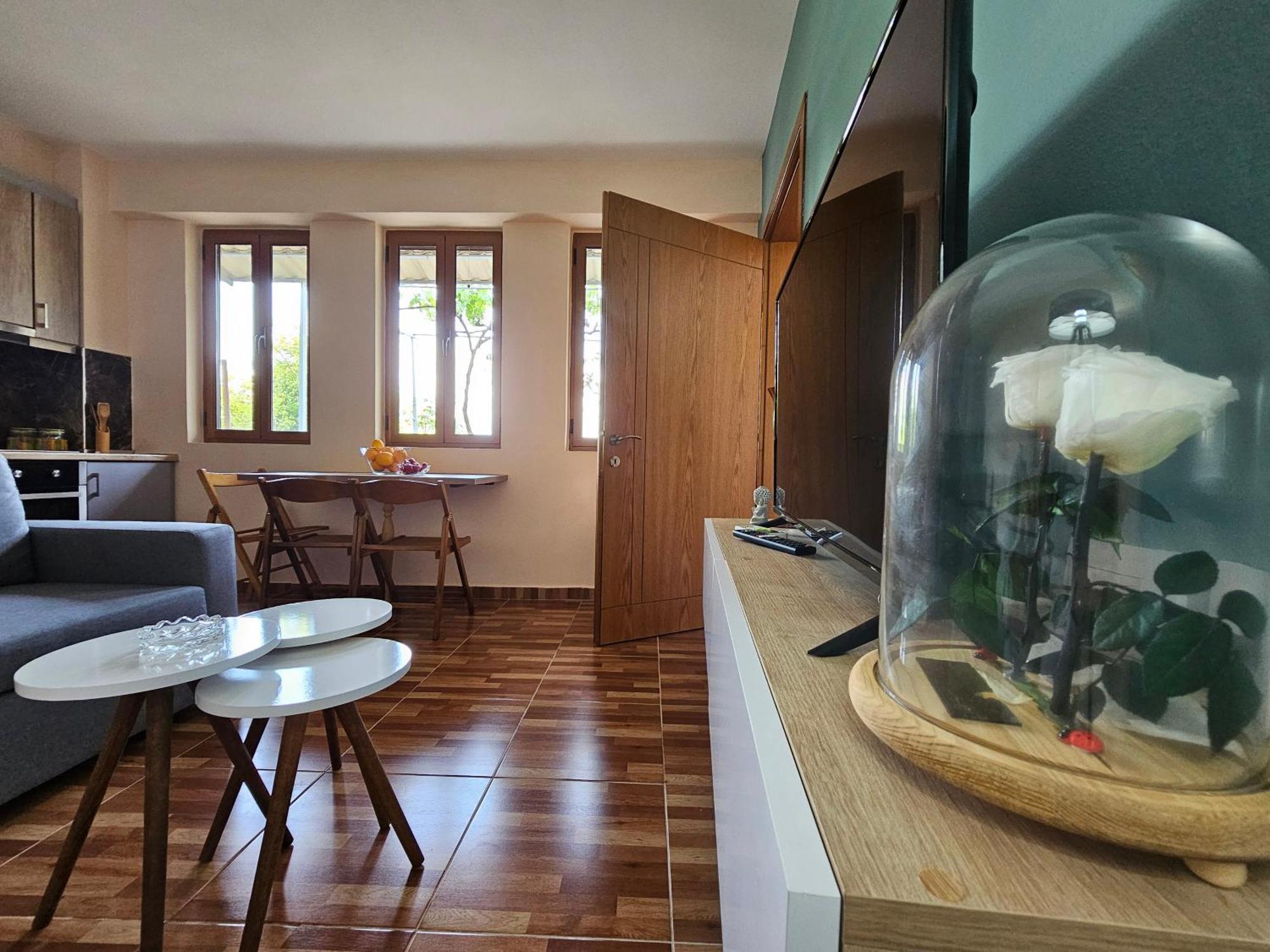 Lemon Garden Apartment-Hot Tub Jacuzzi Гирокастра Экстерьер фото